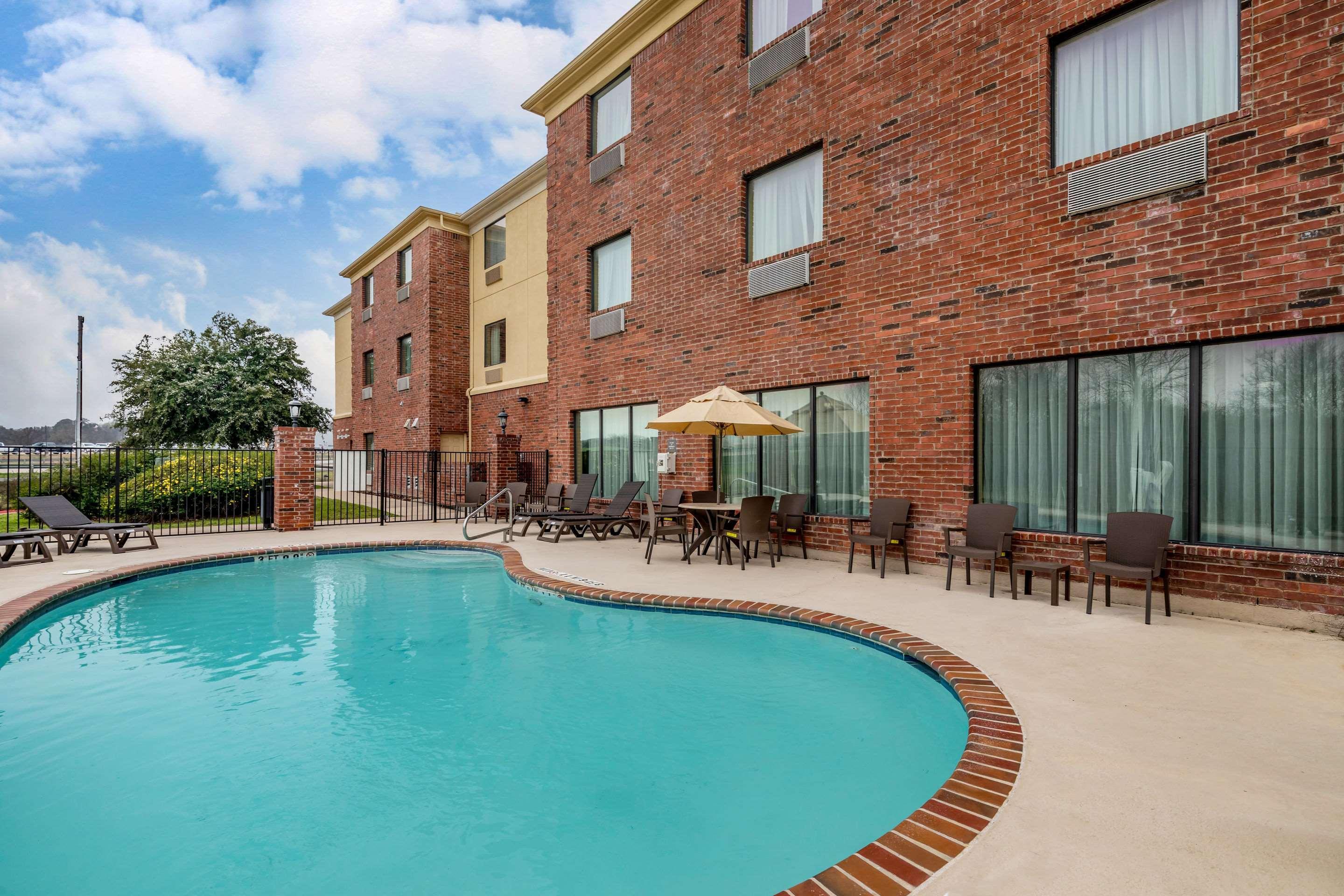 Comfort Suites Ennis Luaran gambar