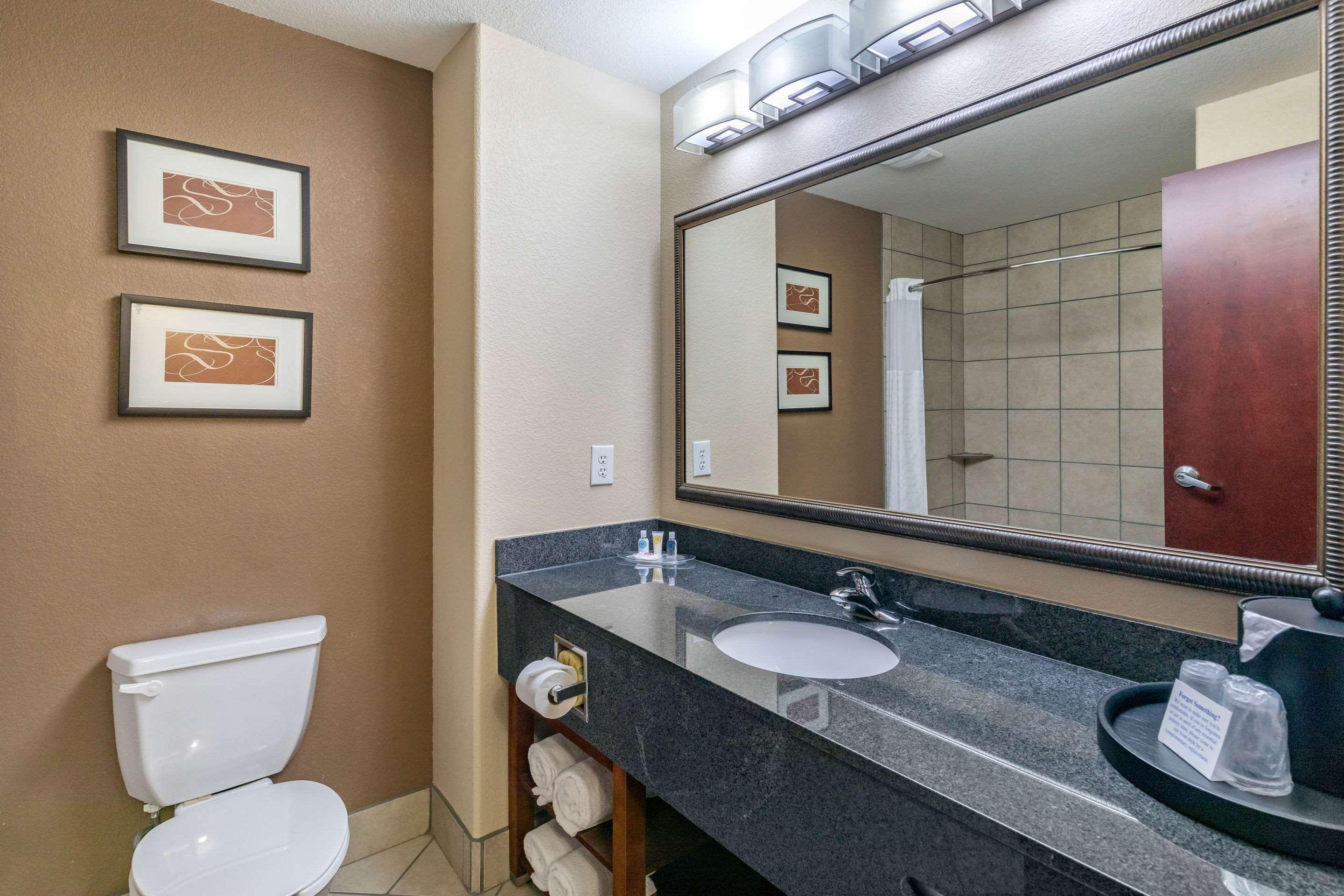 Comfort Suites Ennis Luaran gambar
