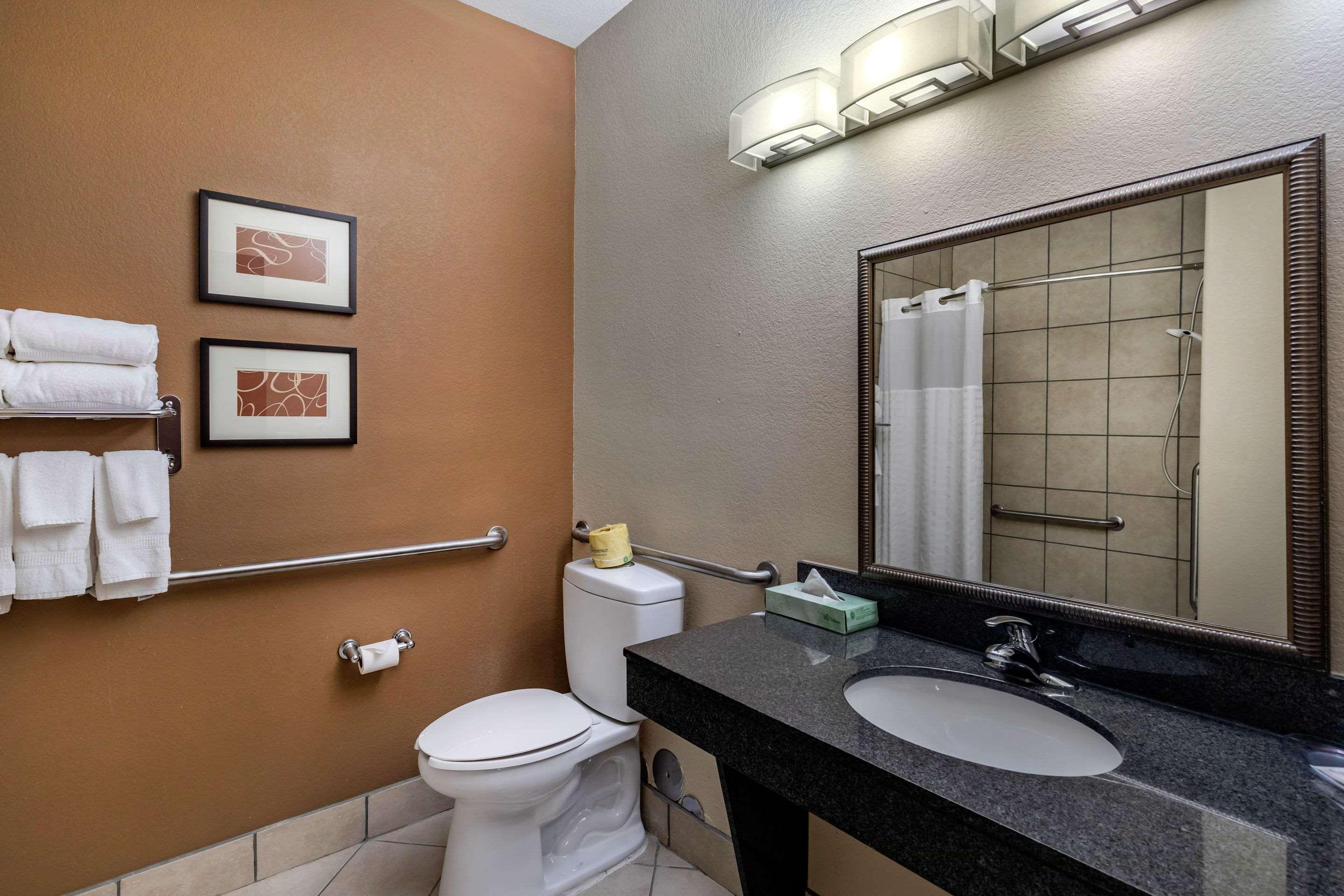 Comfort Suites Ennis Luaran gambar