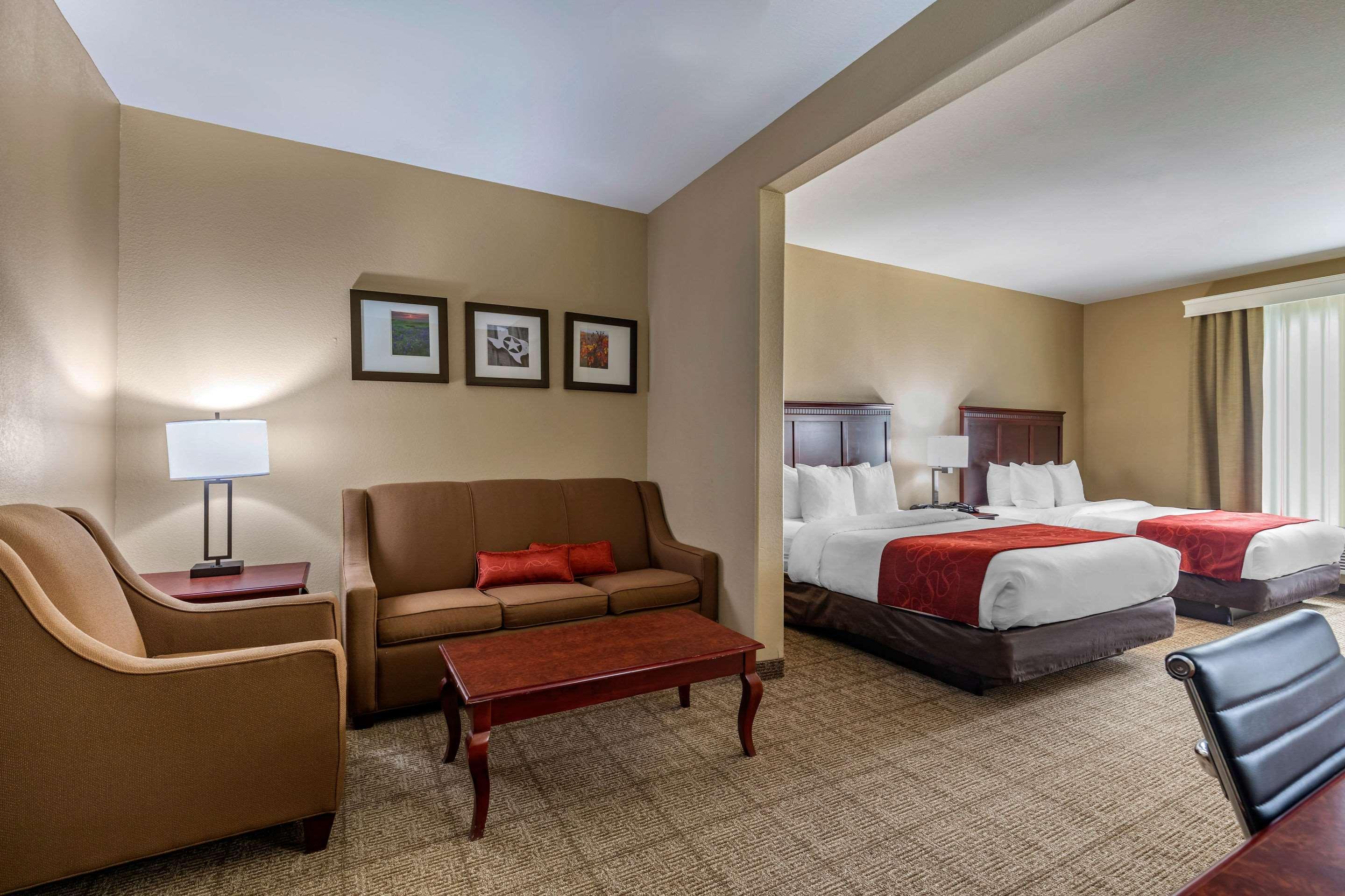 Comfort Suites Ennis Luaran gambar