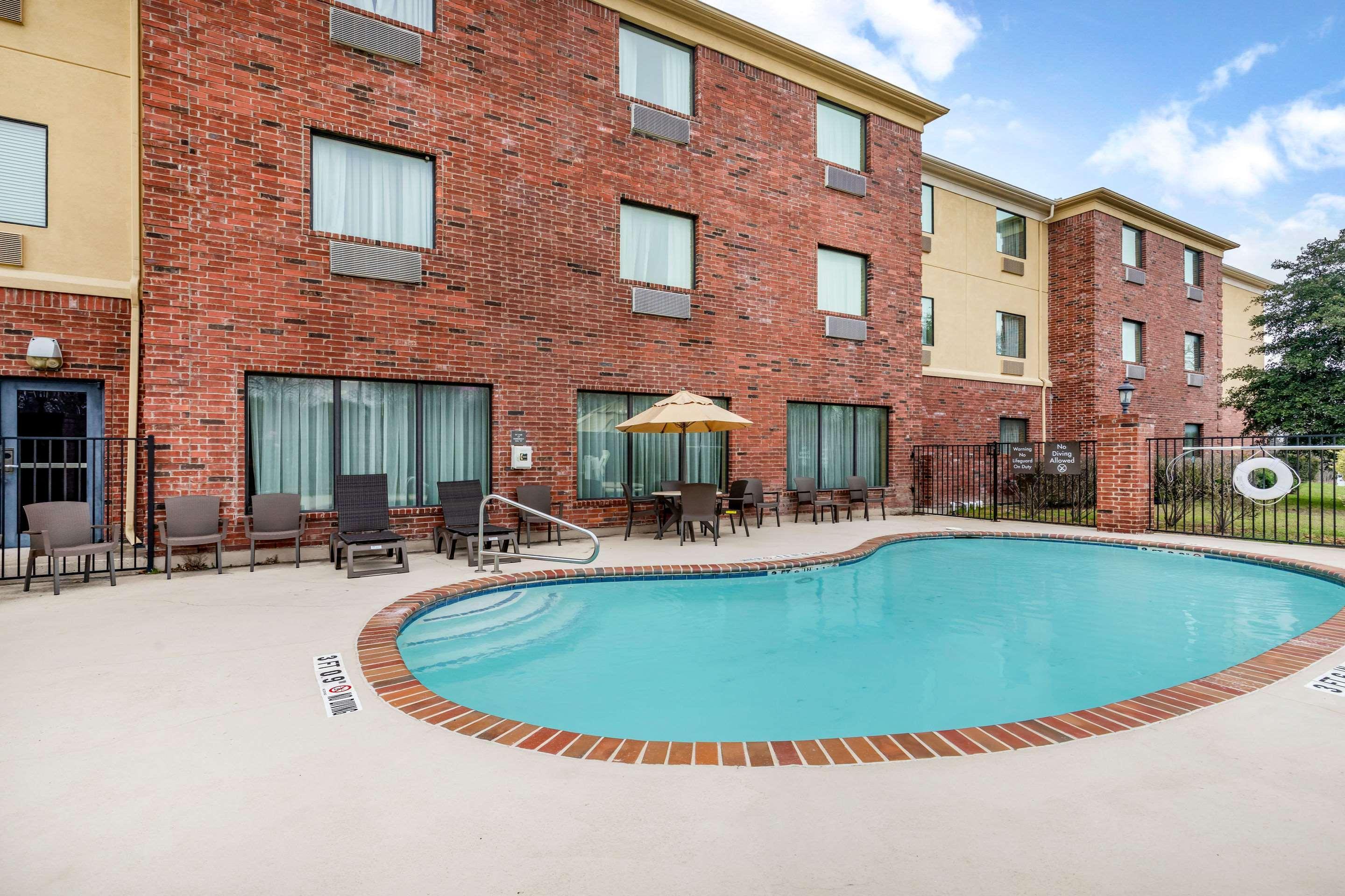 Comfort Suites Ennis Luaran gambar