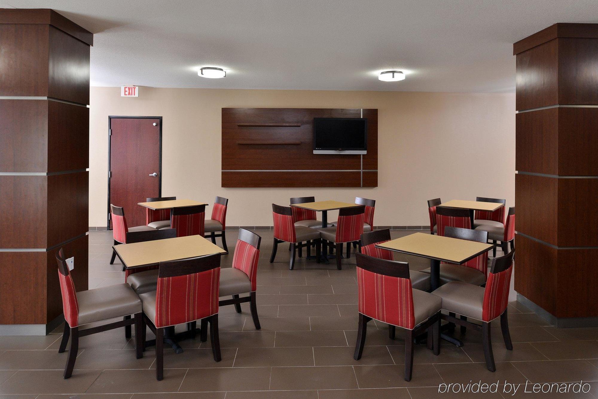 Comfort Suites Ennis Luaran gambar