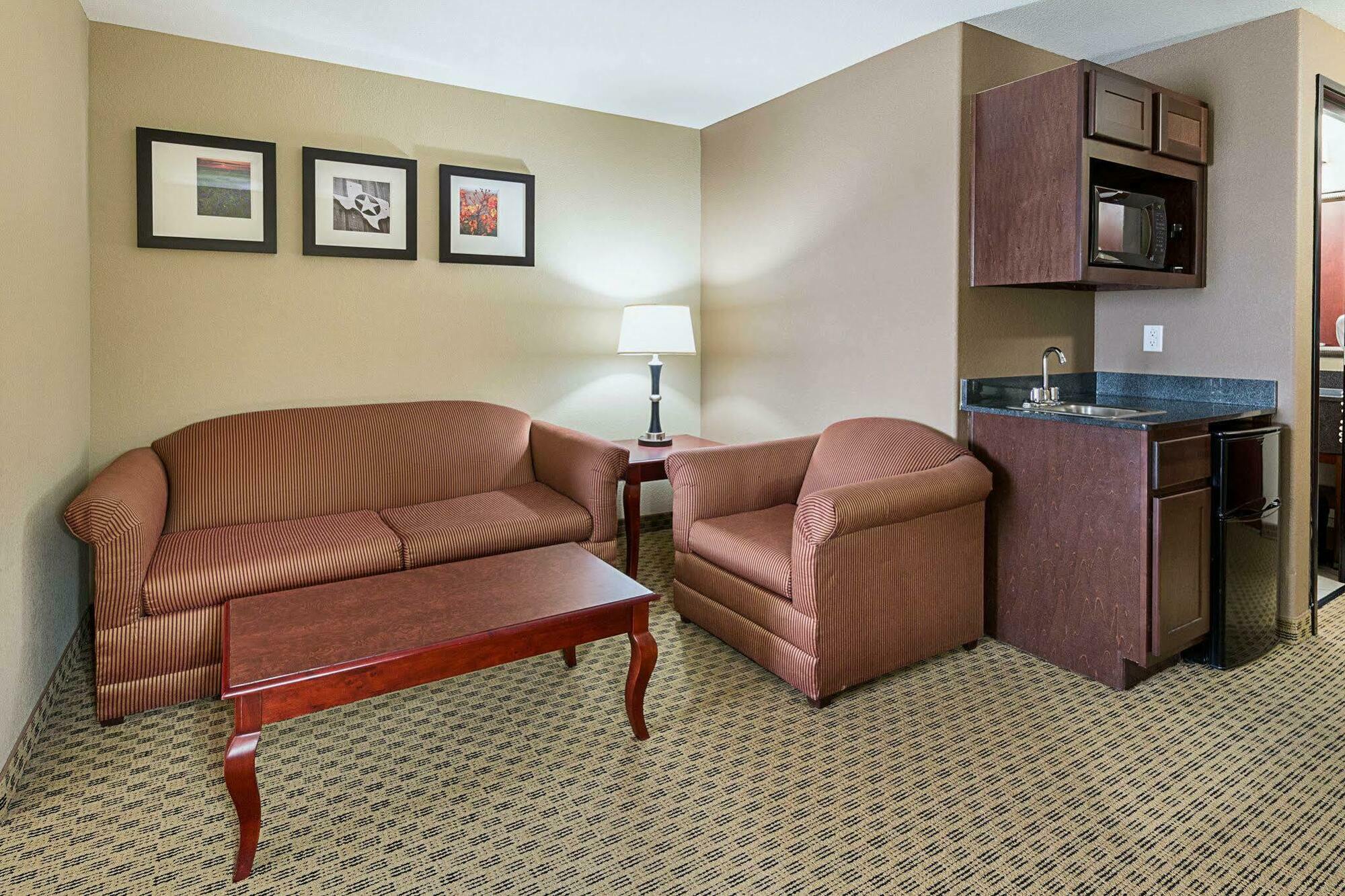 Comfort Suites Ennis Luaran gambar