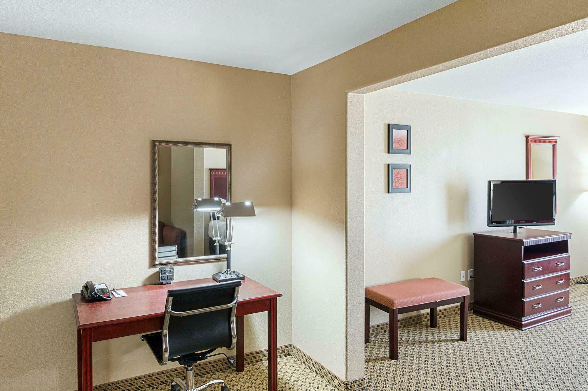 Comfort Suites Ennis Luaran gambar